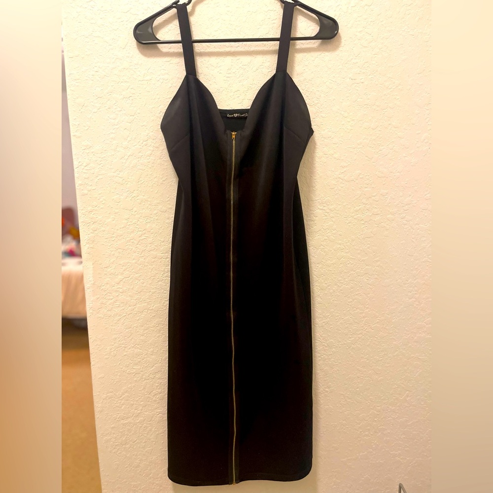 Black Cocktail Dress with Zipper in Front | Size: W